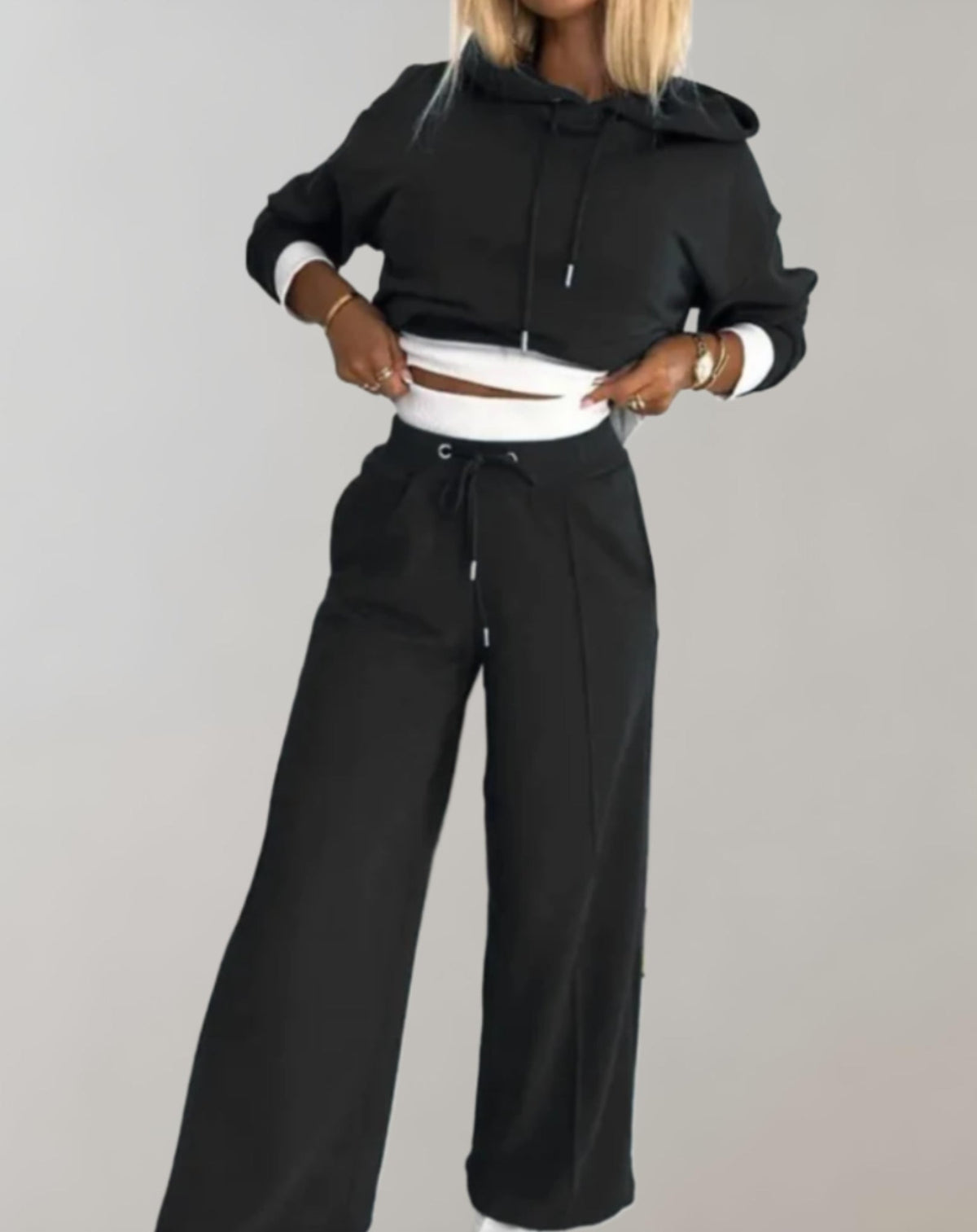 Hoodie im Set mit langer Jogginghose für Damen in Schwarz