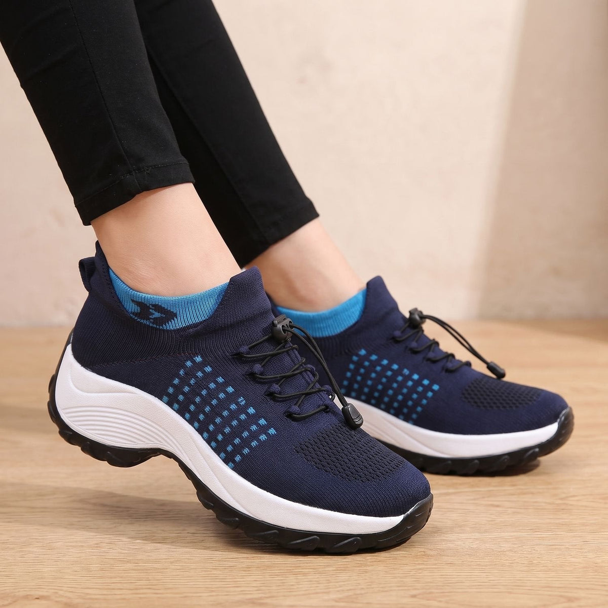 Orthopädische Schuhe Damen aus Strick, atmungsaktiv mit breiter Zehenbox