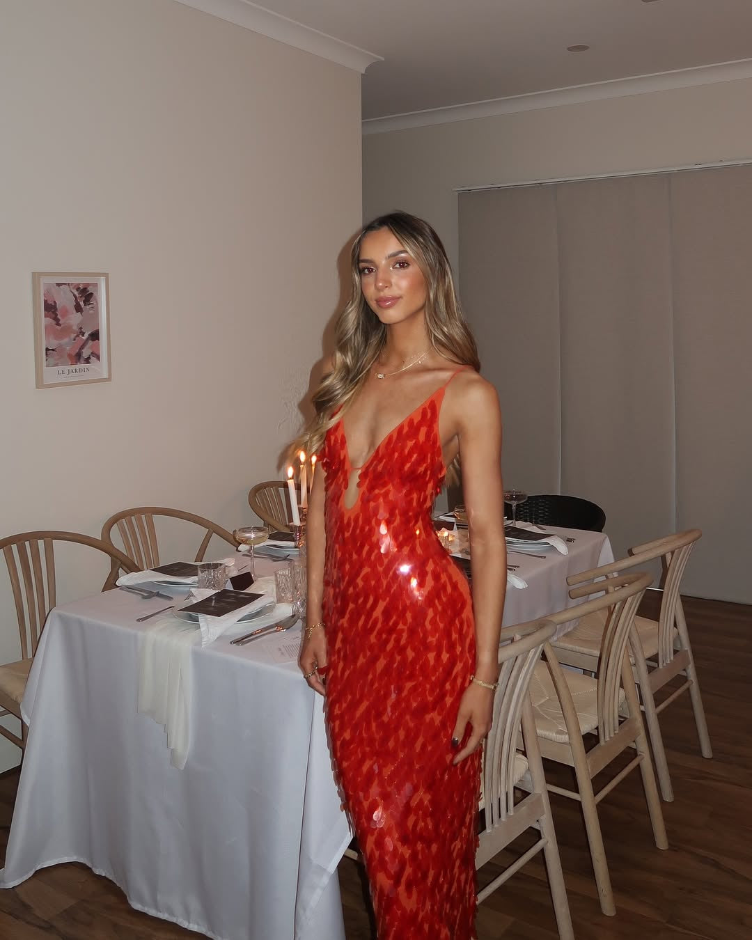 Pailletten Kleid mit V-Ausschnitt und Schleppe für Damen