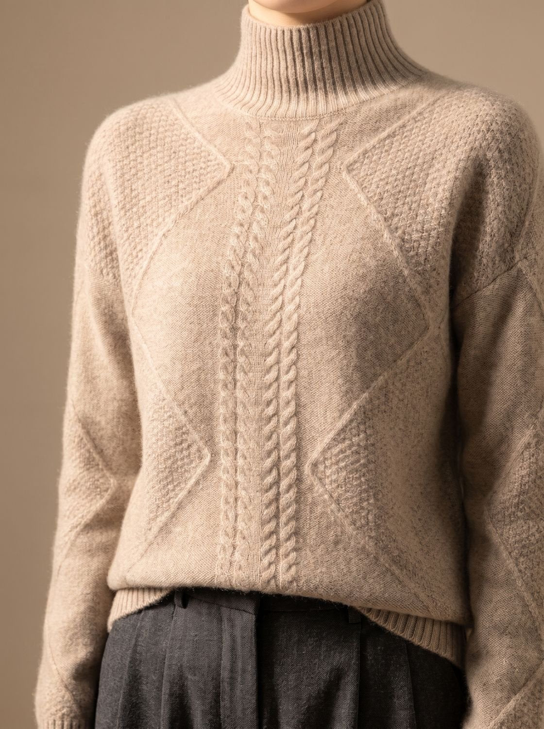 Rollkragenpullover Damen aus Kaschmir mit Zopfmuster