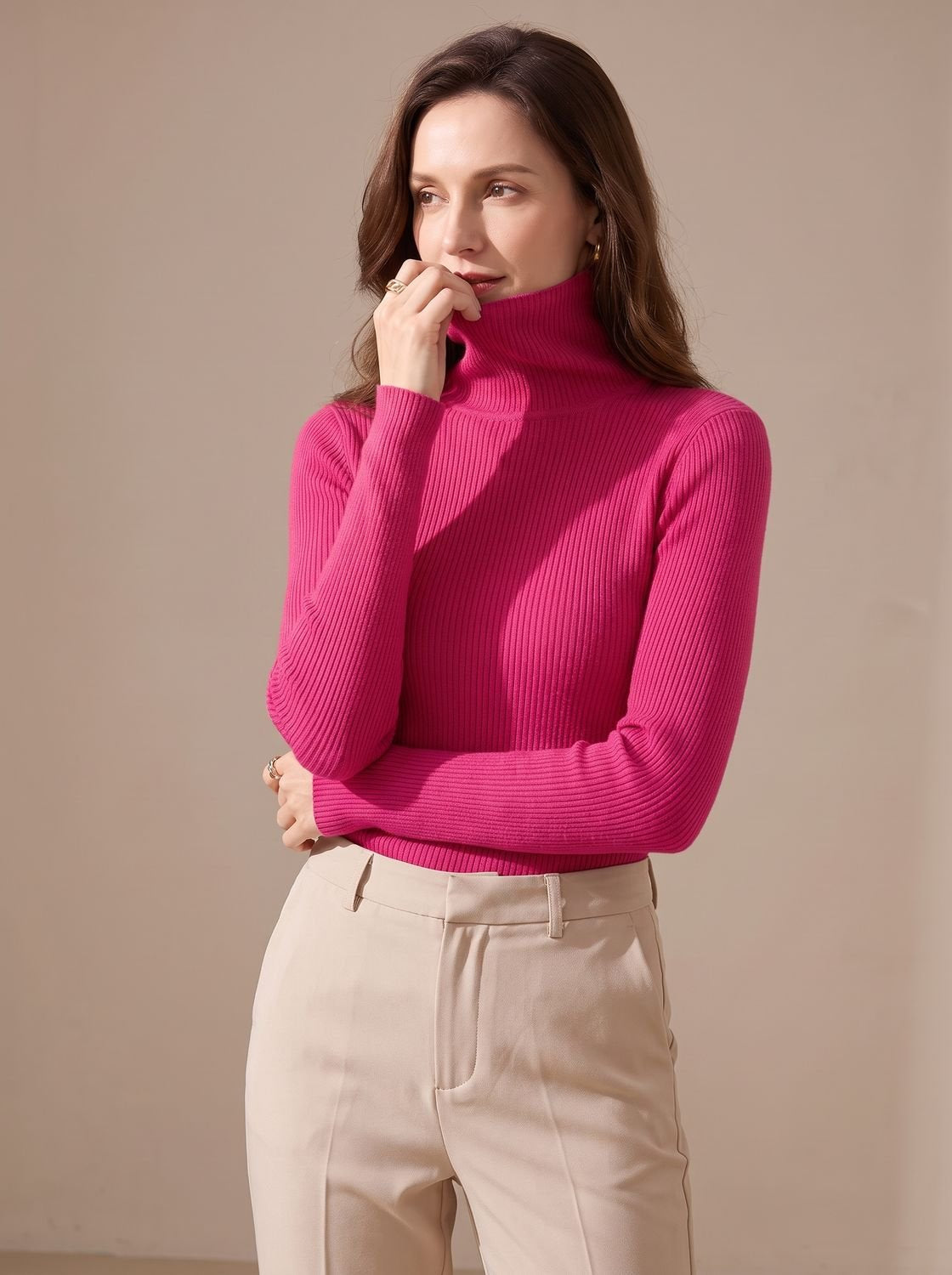 Rollkragenpullover Damen aus Rippstrick, figurbetont und langärmelig
