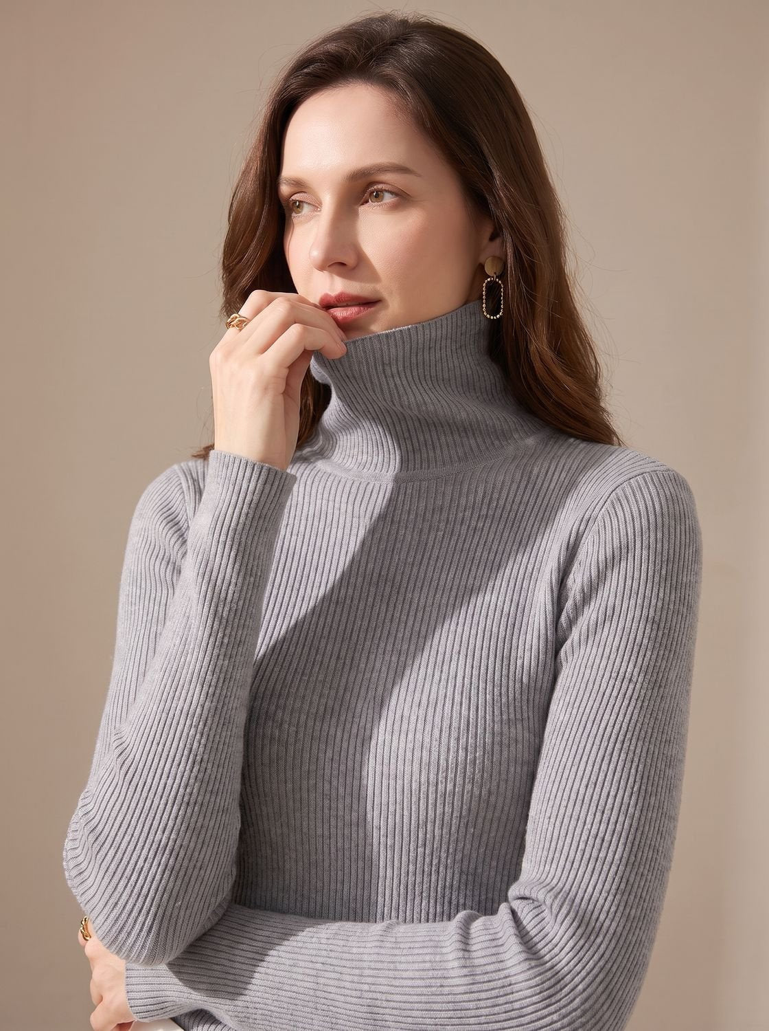 Rollkragenpullover Damen aus Rippstrick, figurbetont und langärmelig