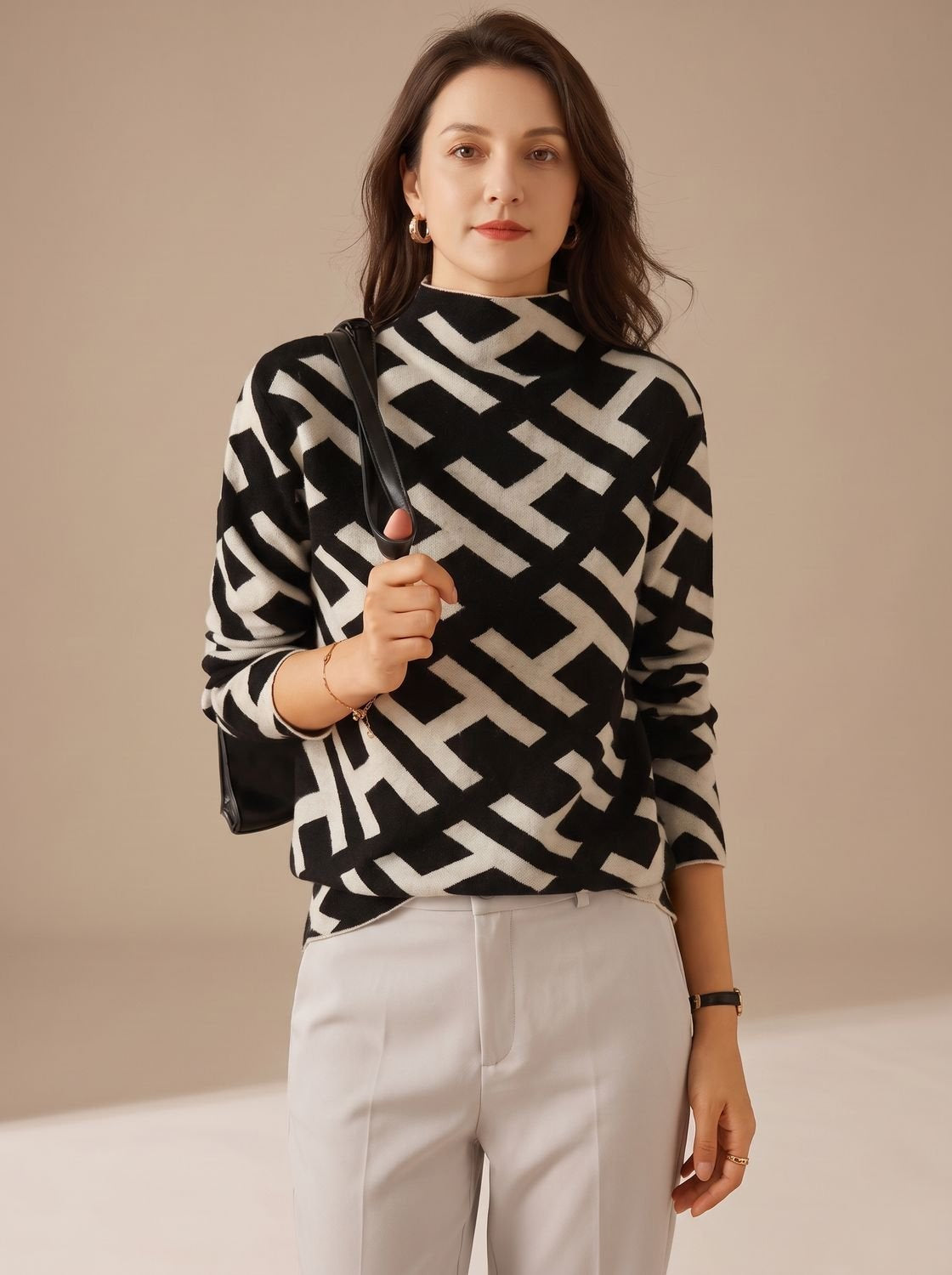 Rollkragenpullover Damen körperbetont mit geometrischem Monogramm-Muster