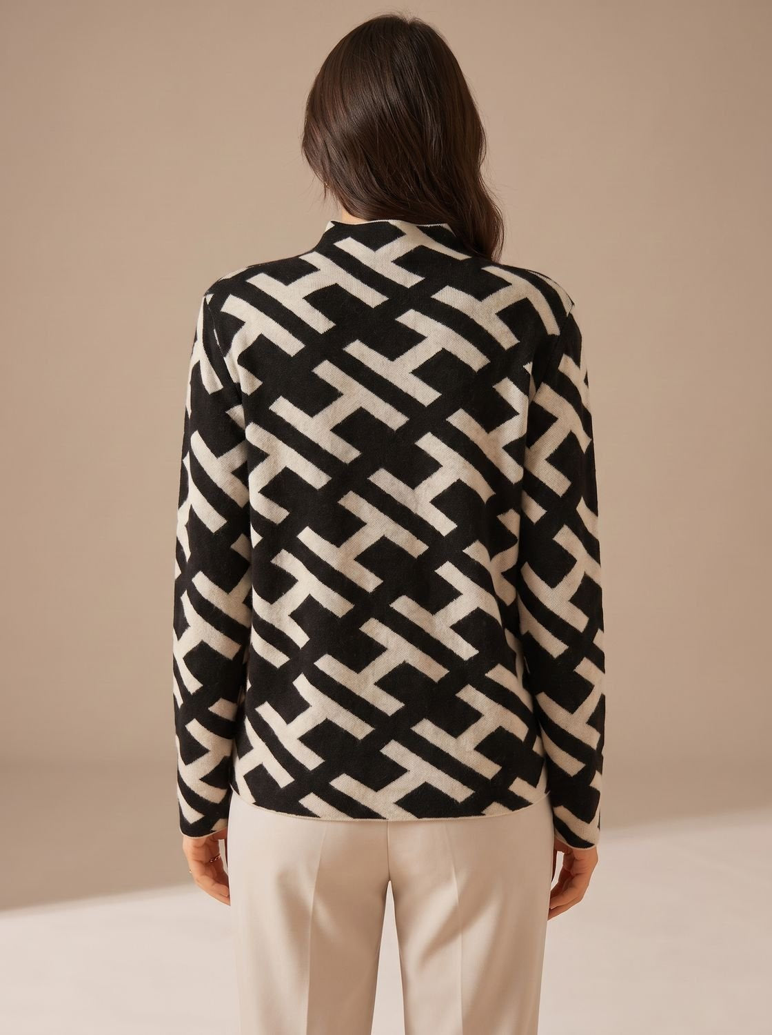 Rollkragenpullover Damen körperbetont mit geometrischem Monogramm-Muster