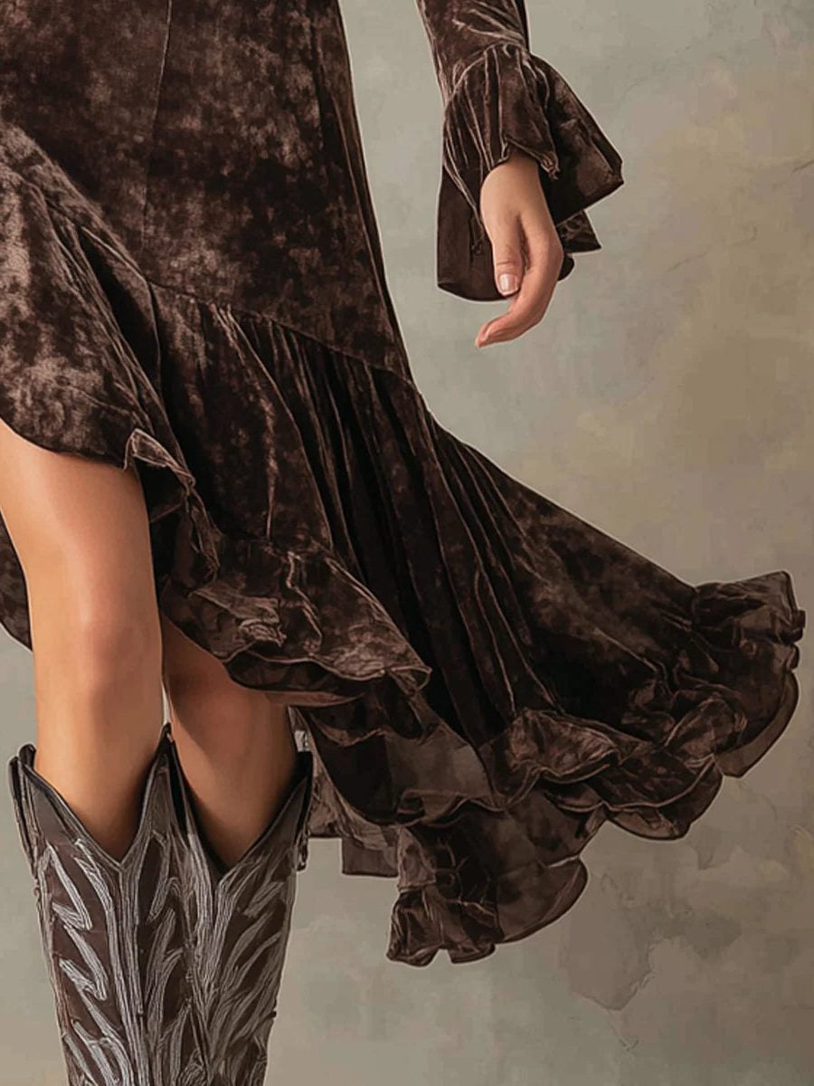 Samtkleid mit hohem Kragen und Glockenärmeln für Damen