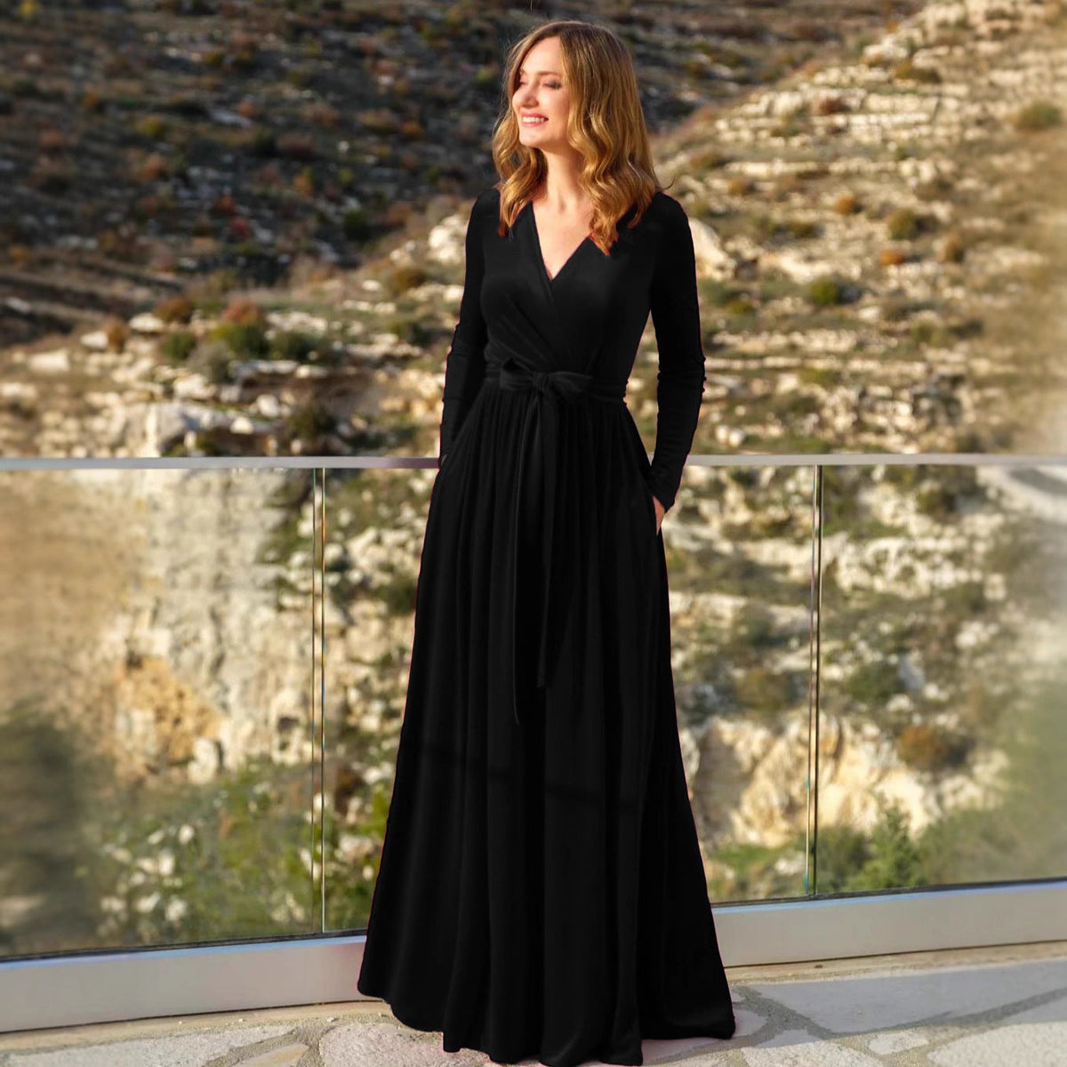 Samtkleid mit Wickelschnitt und V-Ausschnitt für Damen