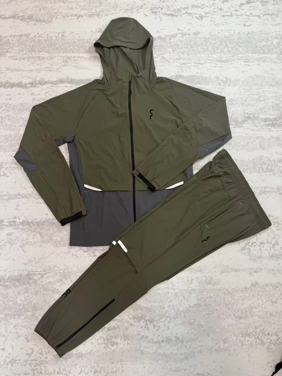 Trainingsanzug mit Kapuzenjacke und langer Hose für Herren