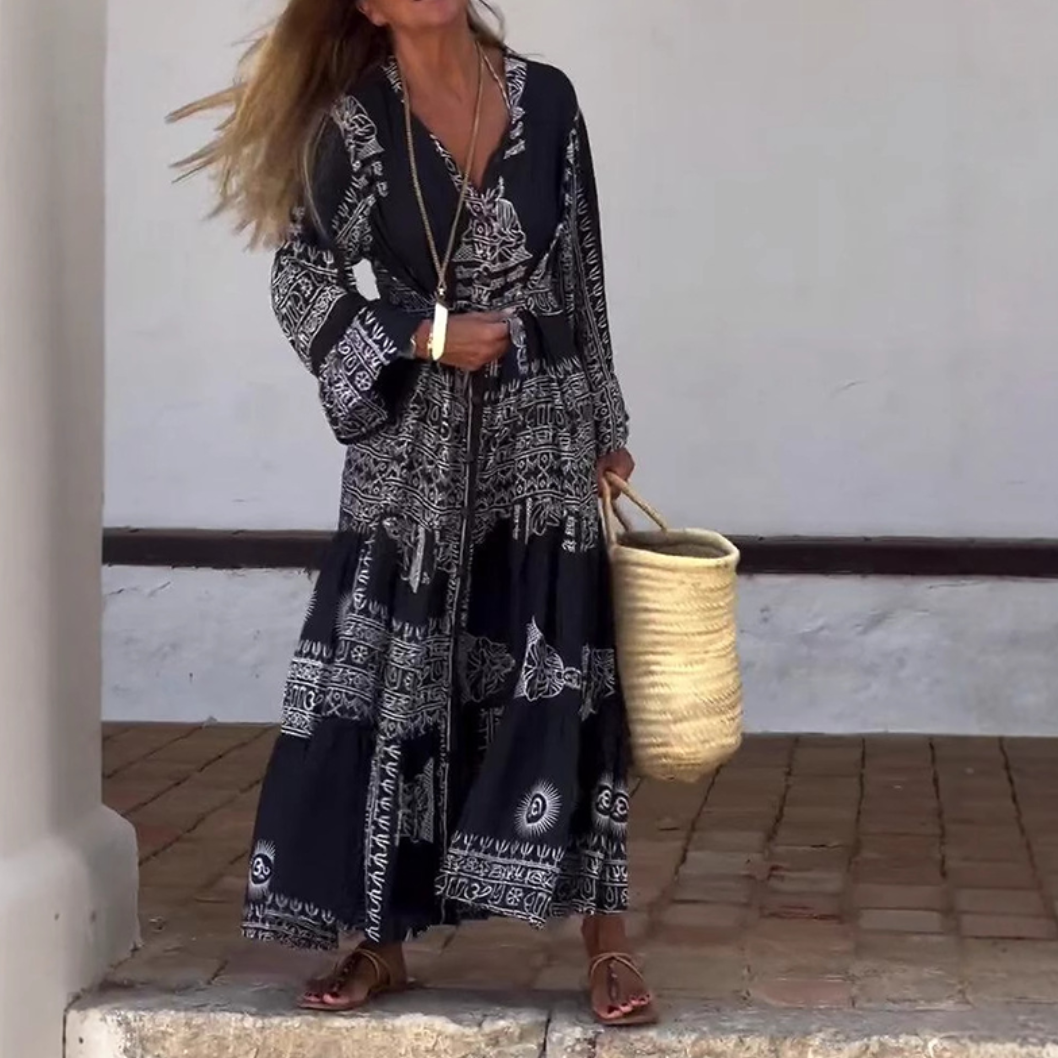 Bayer Modehaus - Damen Maxikleid mit Ornament-Print, Bindegürtel und Volantsaum in Schwarz