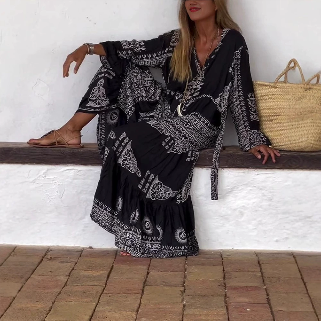 Maxikleid mit Ornament-Print, sitzende Ansicht, in Schwarz