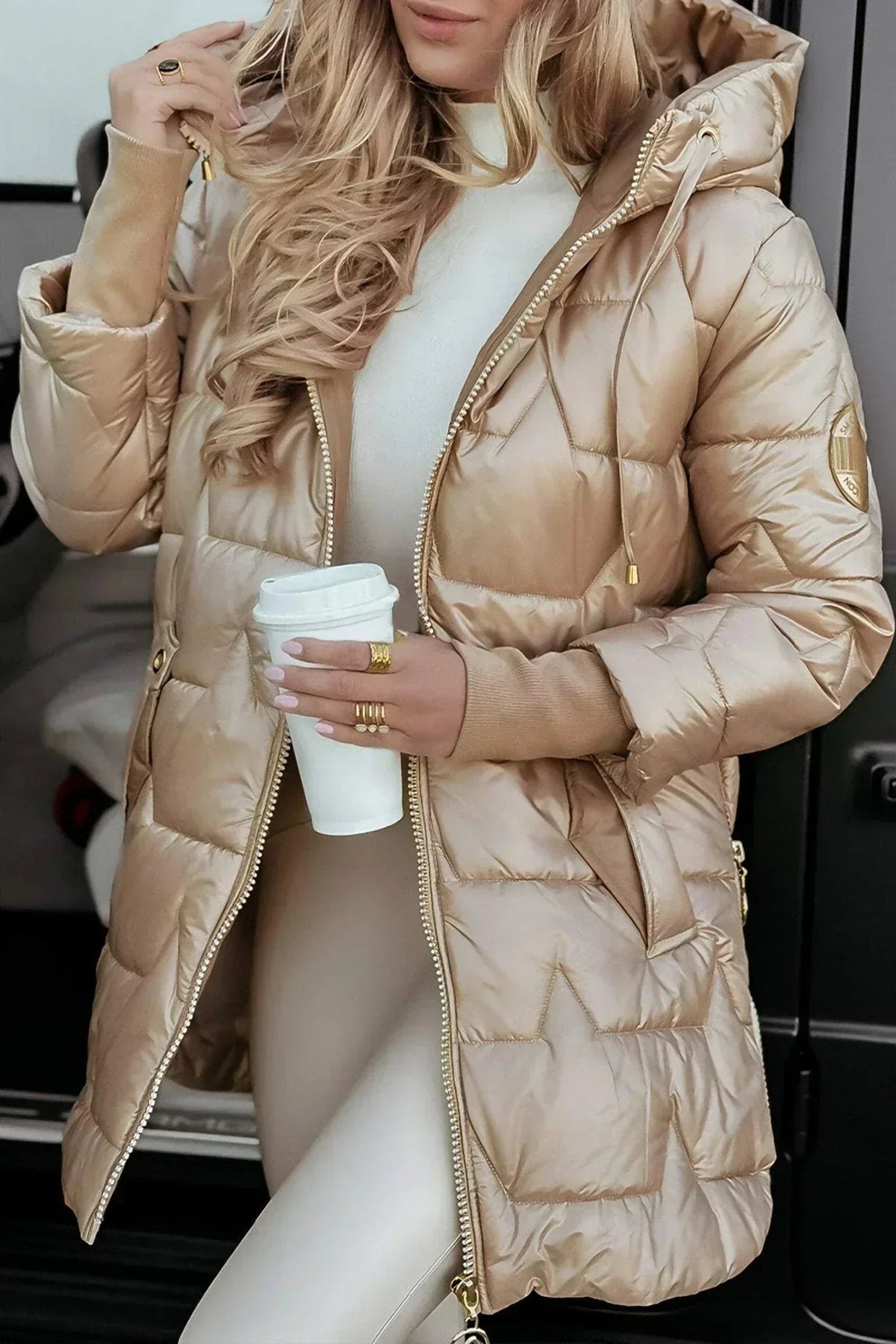 Steppjacke mit tiefer Kapuze und längerem Schnitt für Damen in Beige - Ansicht 3