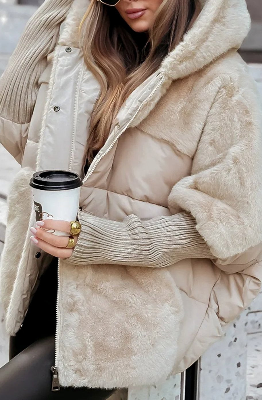 Steppjacke kurz mit Kunstfell-Kapuze und Rippbündchen für Damen in Beige - Ansicht 8