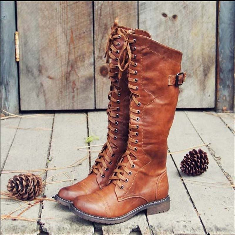 Hohe Stiefel mit Schnürung und Profilsohle für Damen in Braun