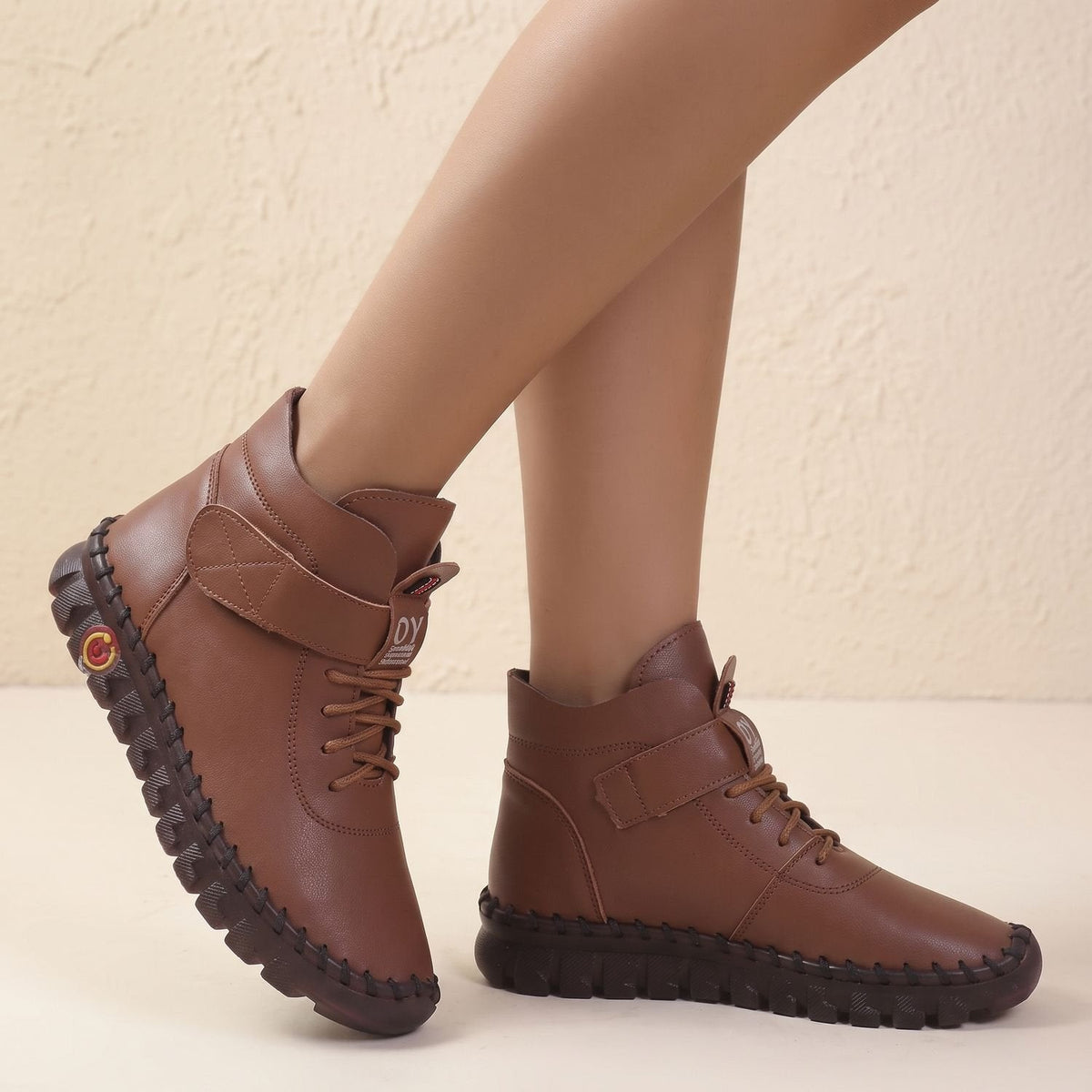 Stiefeletten Damen aus Kunstleder, gefüttert mit Klettverschluss