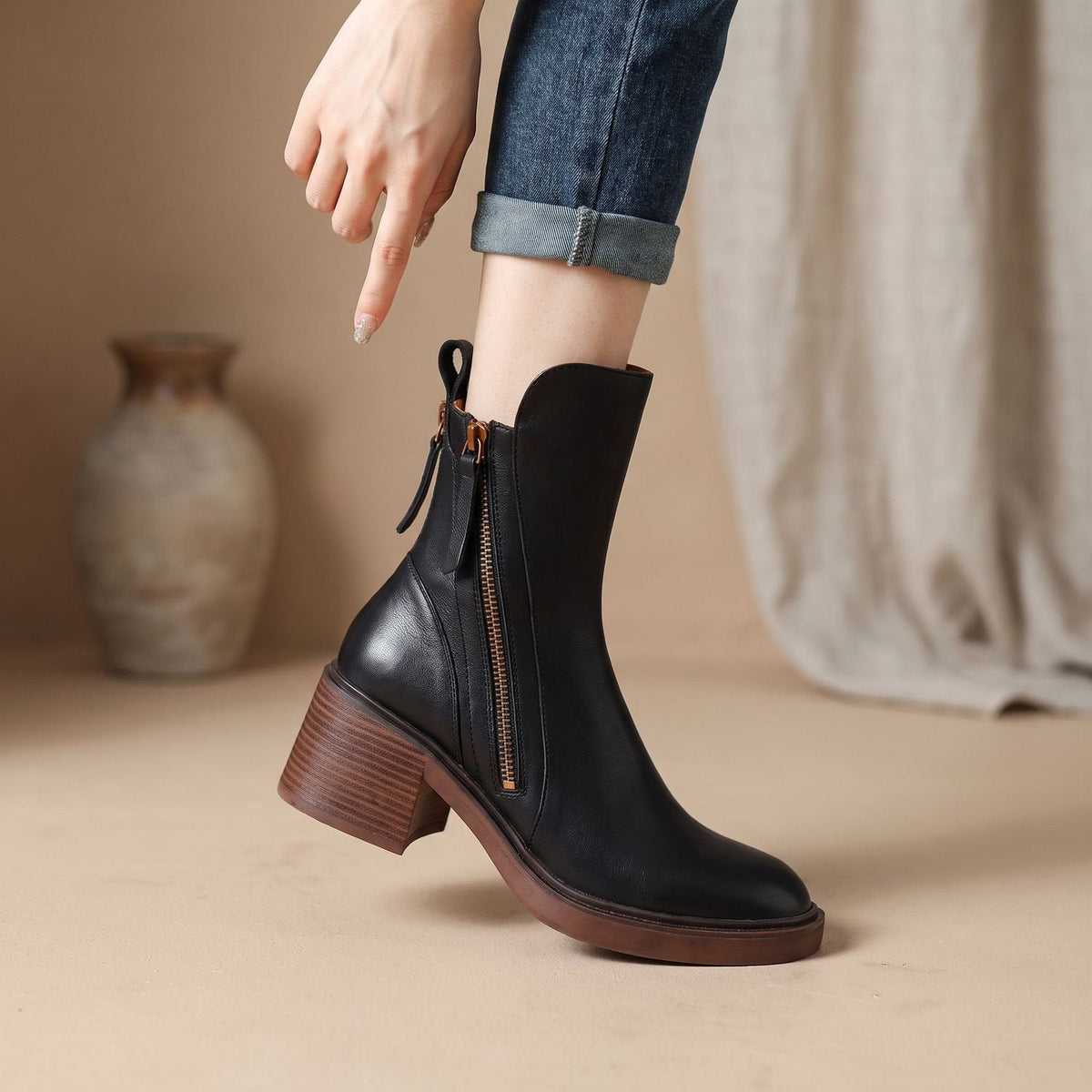 Stiefeletten Damen aus Leder mit Blockabsatz, seitlicher Reißverschluss