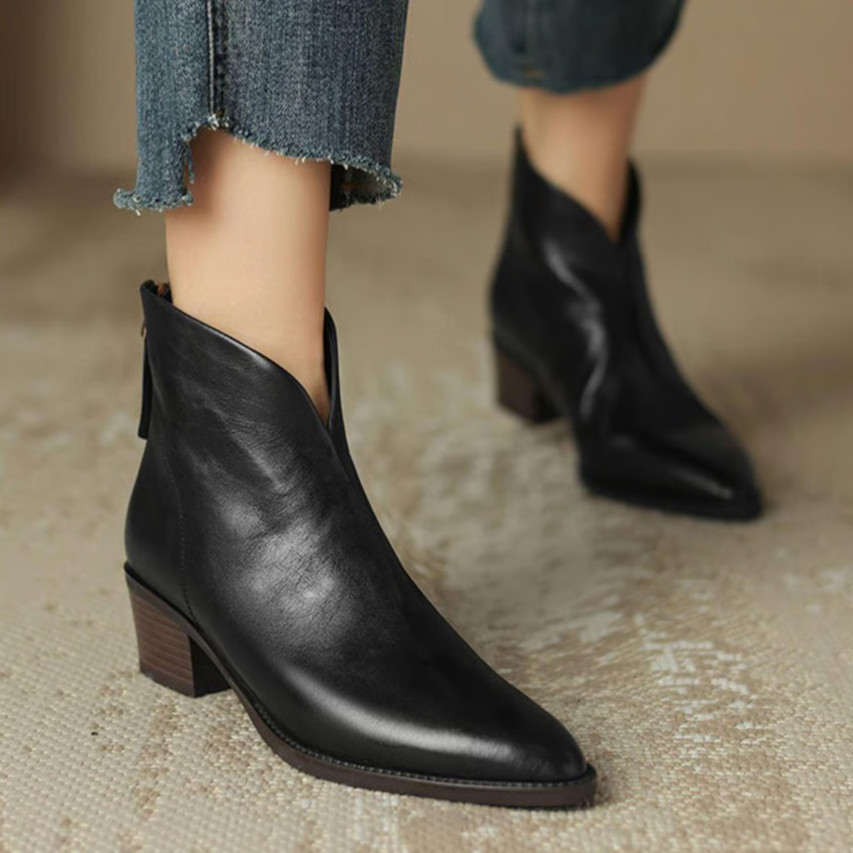 Spitze Stiefeletten mit niedrigem Absatz und Reißverschluss für Damen in Schwarz - Ansicht 4