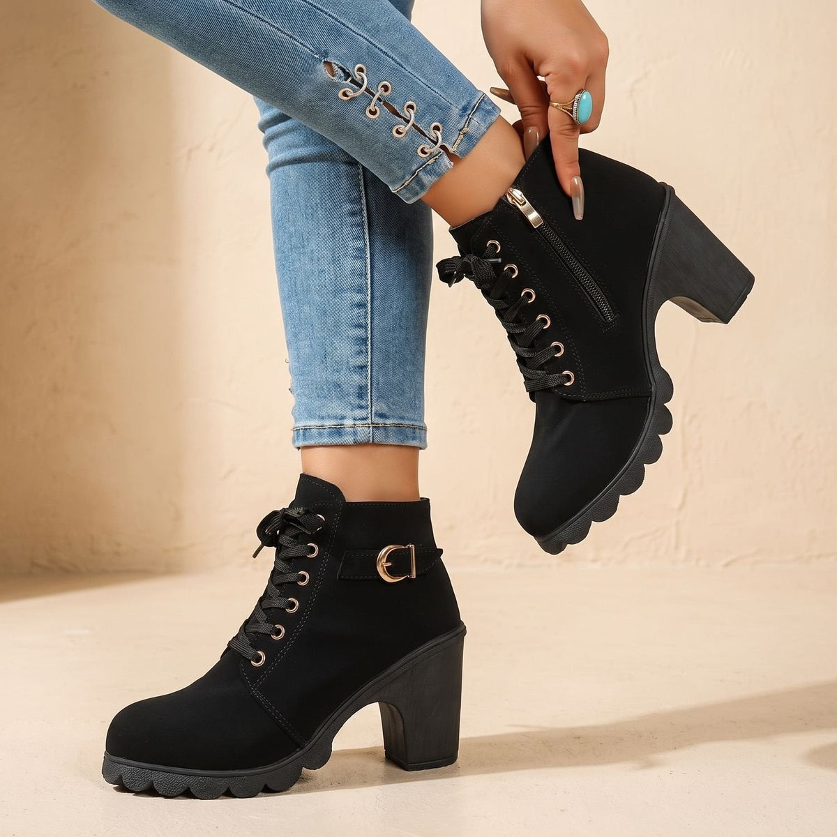 Stiefeletten Damen mit Blockabsatz, Schnürung und Profilsohle