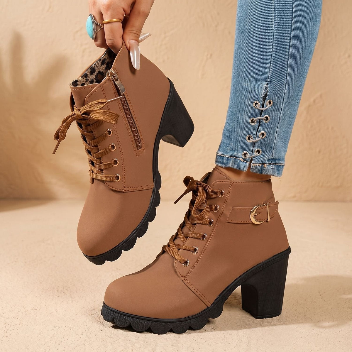 Stiefeletten Damen mit Blockabsatz, Schnürung und Profilsohle