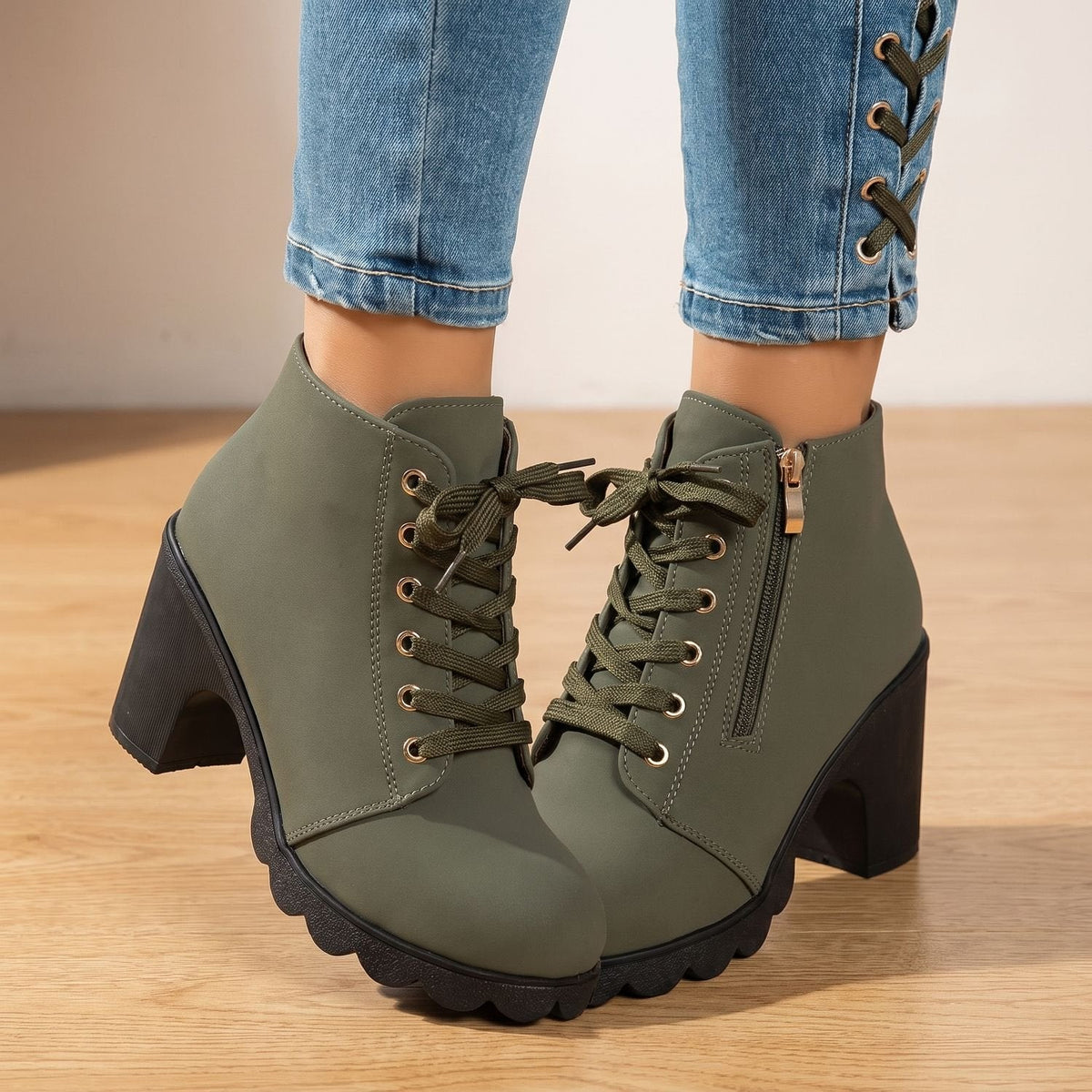 Stiefeletten Damen mit Blockabsatz, Schnürung und Profilsohle