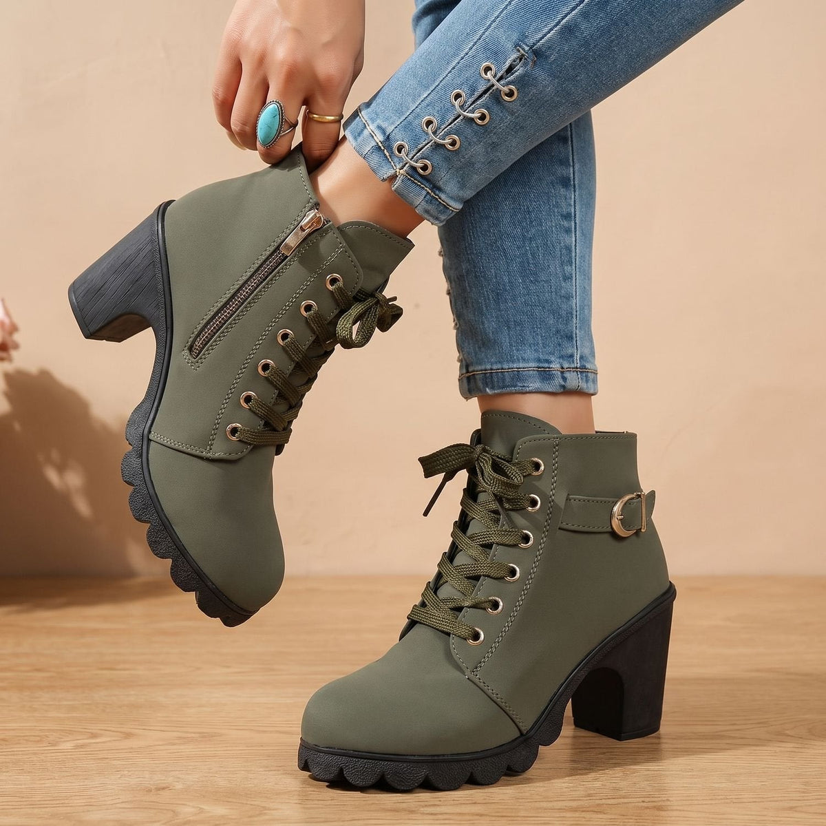 Stiefeletten Damen mit Blockabsatz, Schnürung und Profilsohle