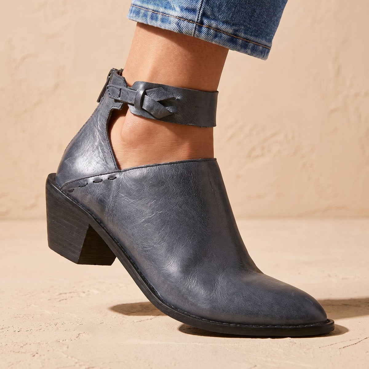 Stiefeletten Damen mit Blockabsatz und Schleifenriemen