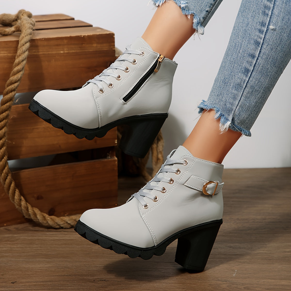 Stiefeletten Damen mit Blockabsatz und Schnürung in Hellgrau