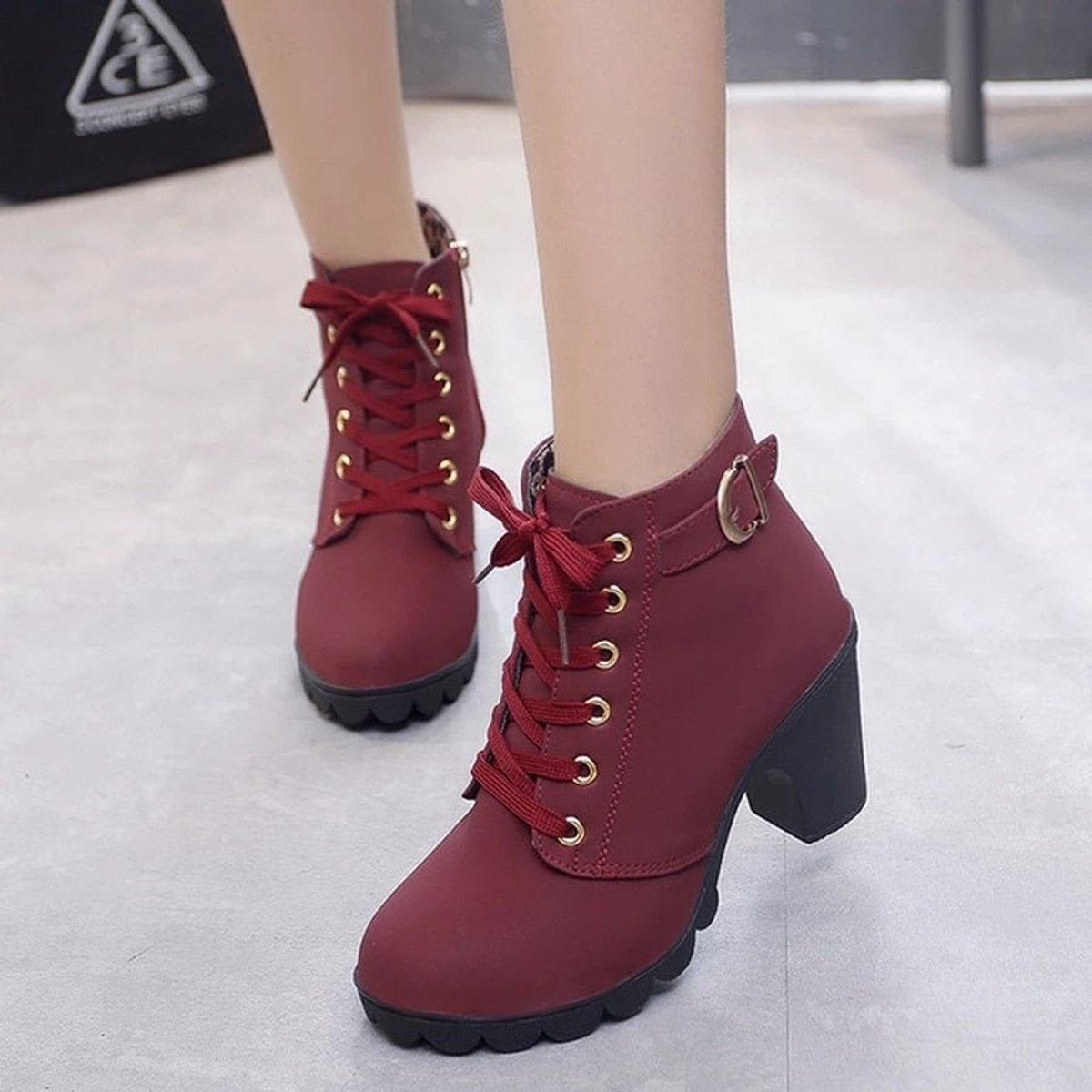 Stiefeletten Damen mit Blockabsatz und Schnürung in Wildleder-Optik