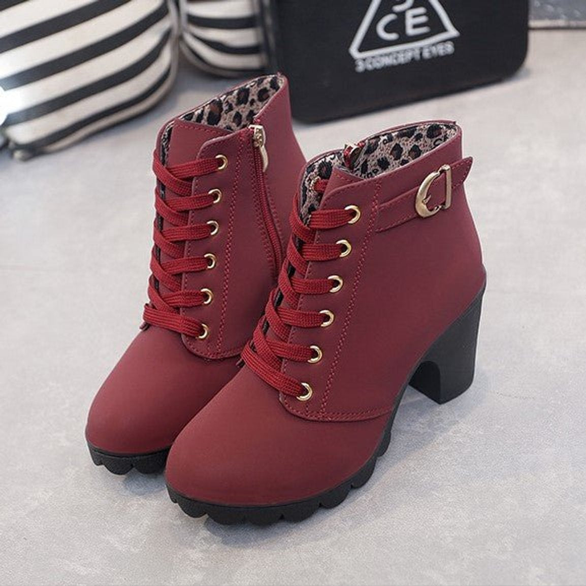 Stiefeletten Damen mit Blockabsatz und Schnürung in Wildleder-Optik