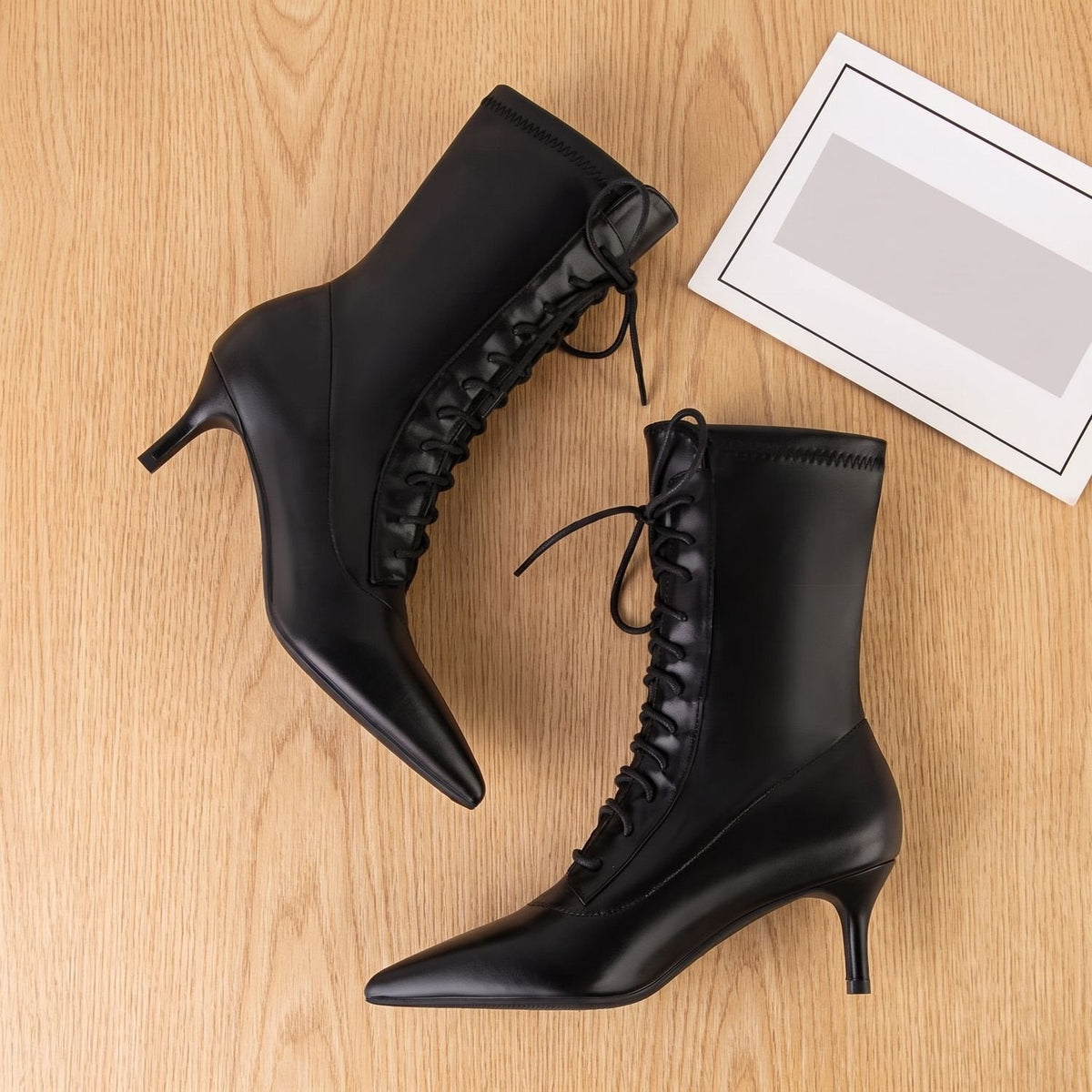 Stiefeletten Damen mit Schnürung, spitzer Zehenpartie und schmalem Absatz