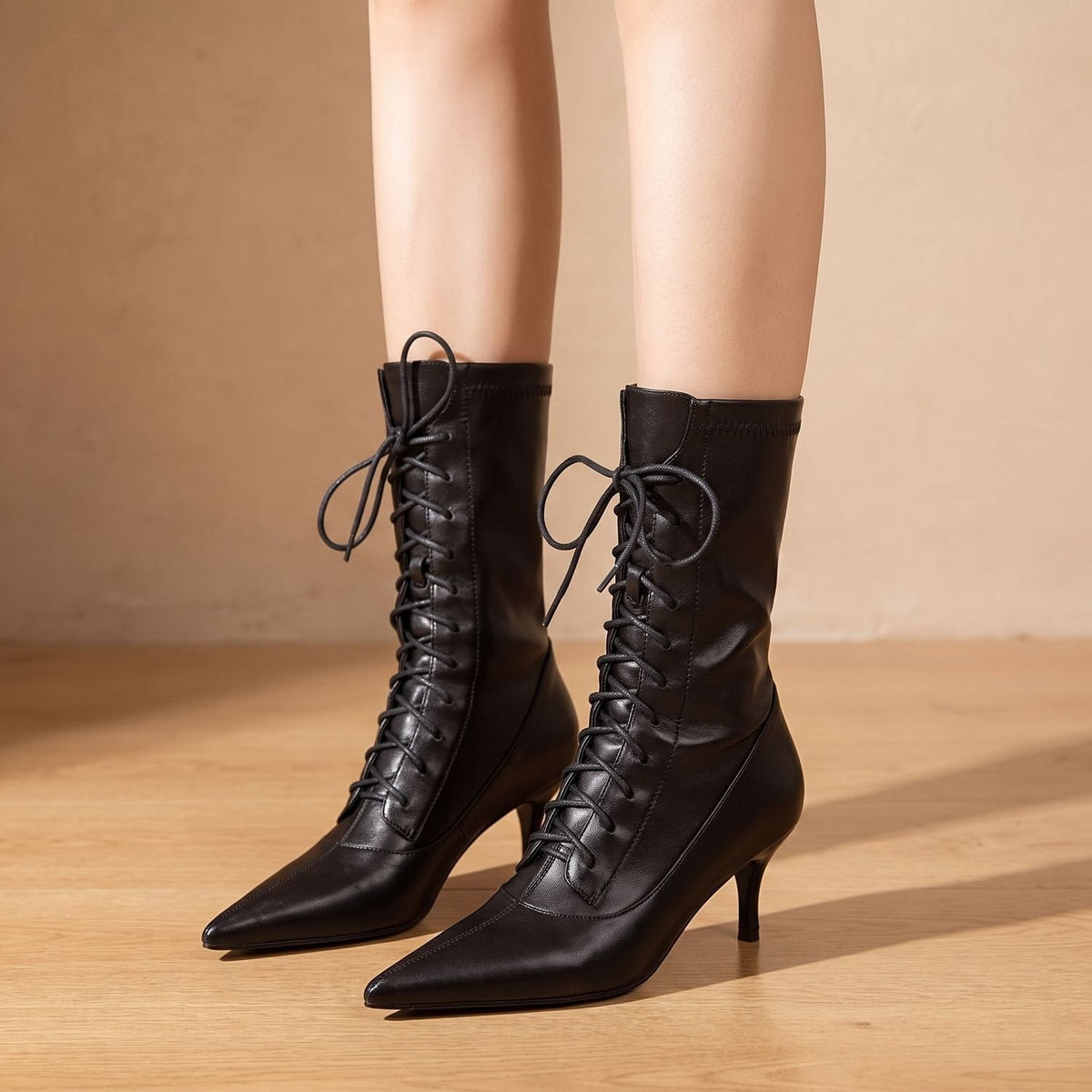 Stiefeletten Damen mit Schnürung, spitzer Zehenpartie und schmalem Absatz