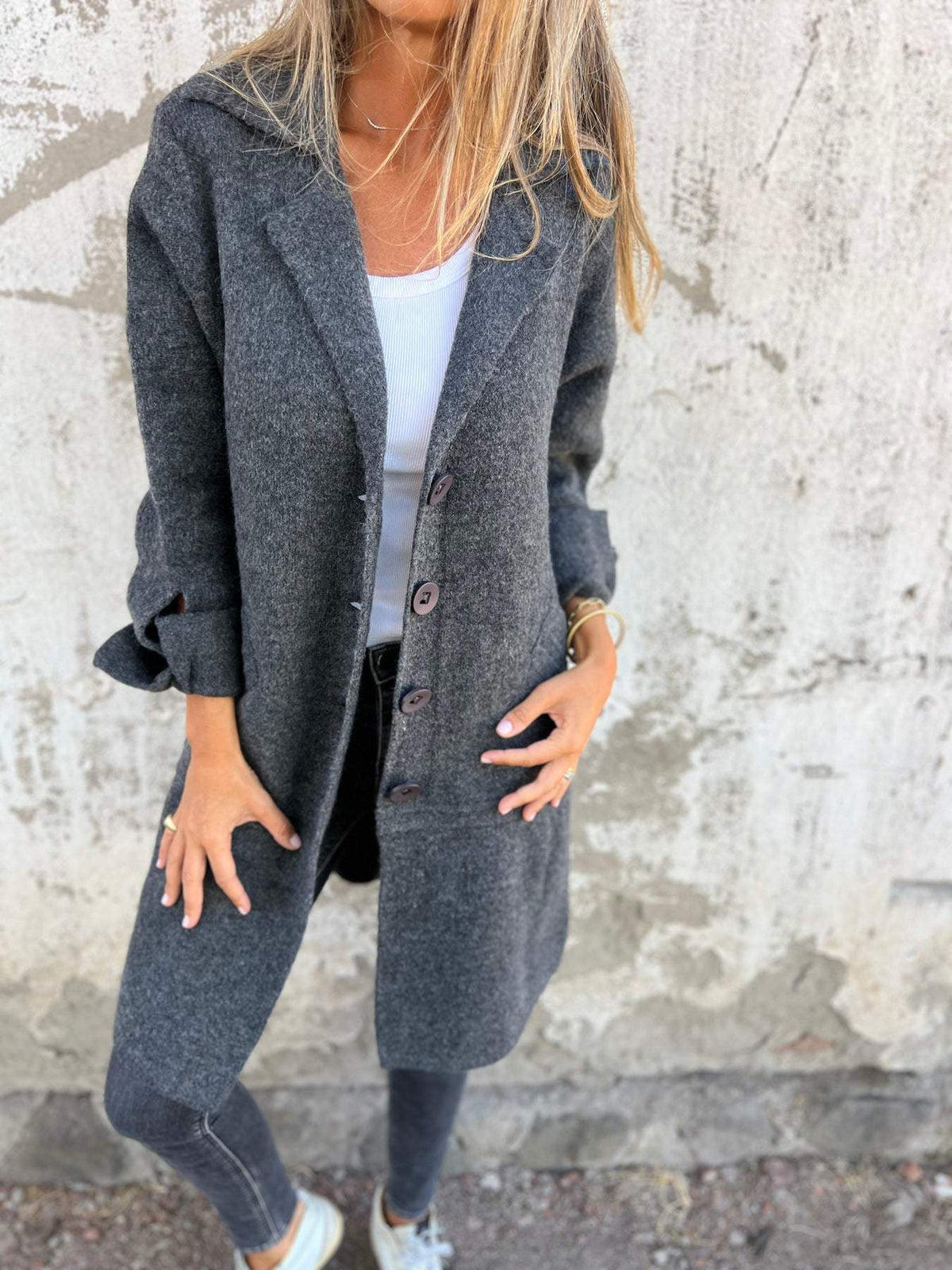 Lange Strickjacke mit Umschlagkragen und Taschen für Damen in Schwarz - Ansicht 4