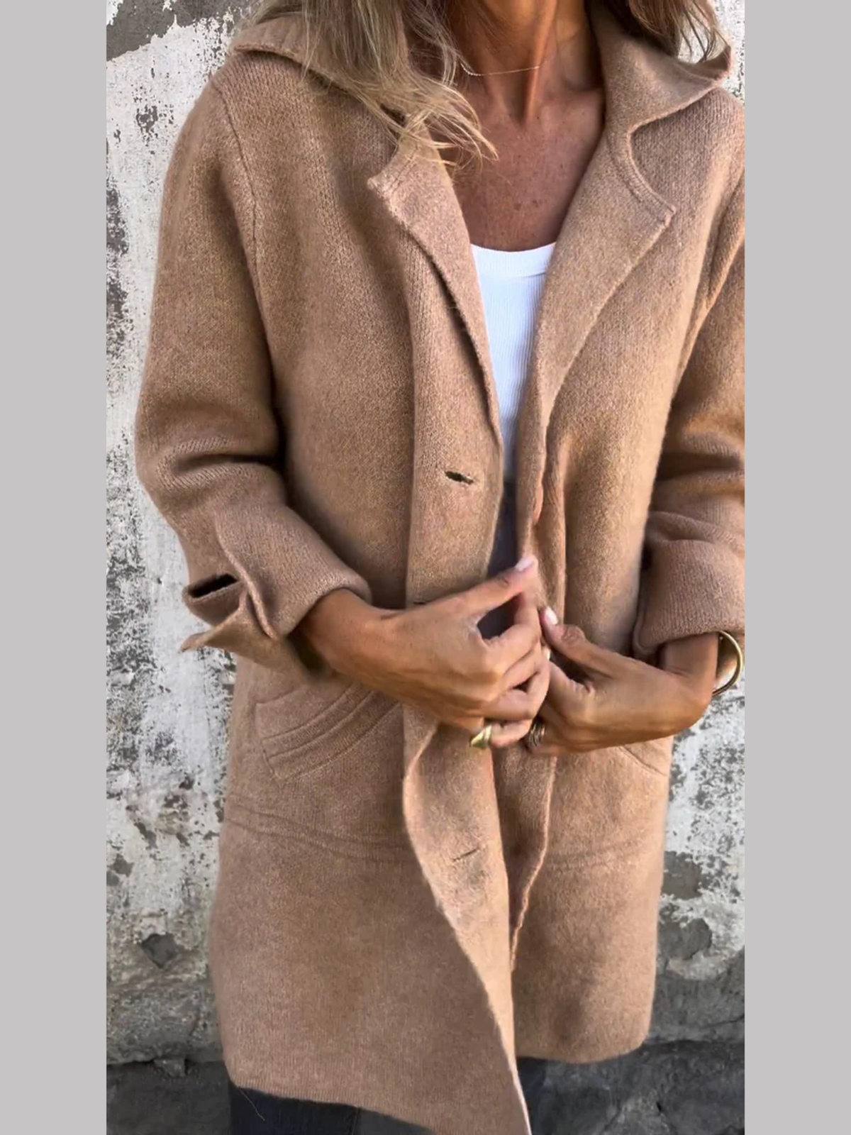 Lange Strickjacke mit Umschlagkragen und Taschen für Damen in Braun - Ansicht 7