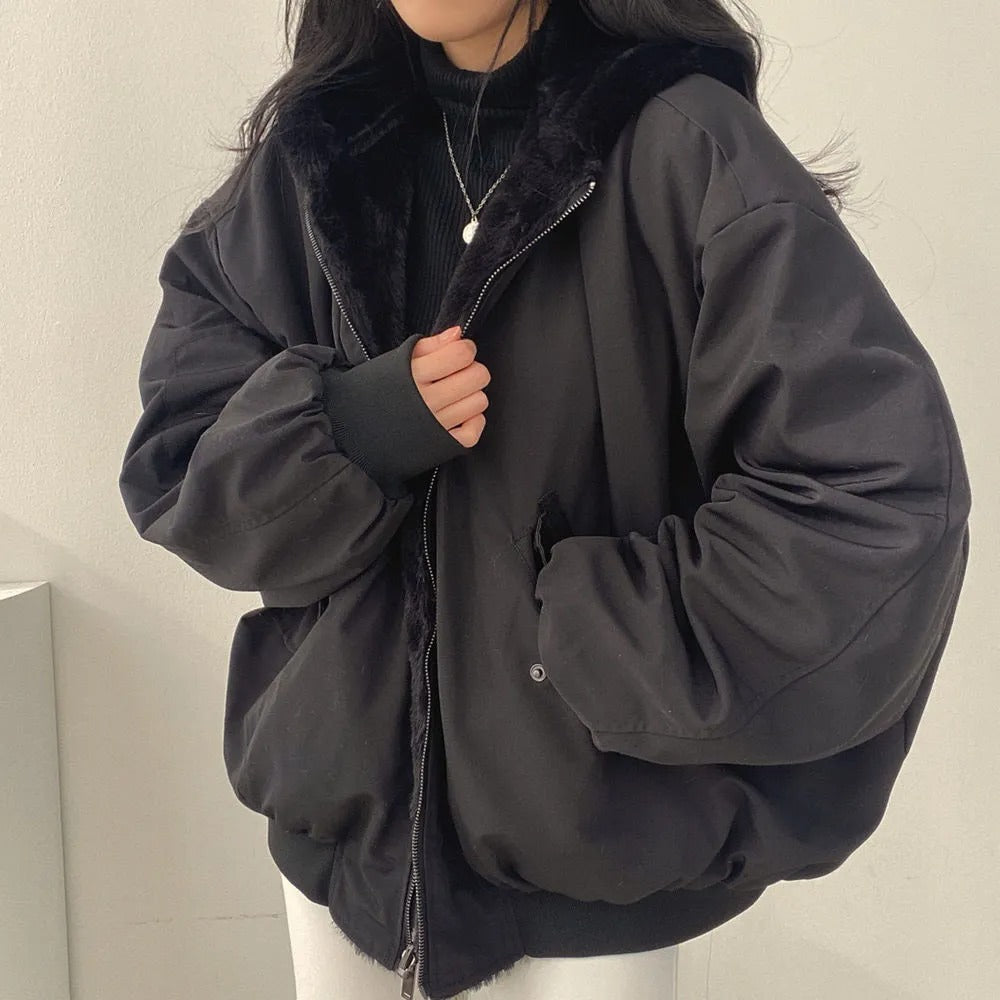Winterjacke mit weitem Schnitt und Kapuze für Damen in Schwarz - Ansicht 2