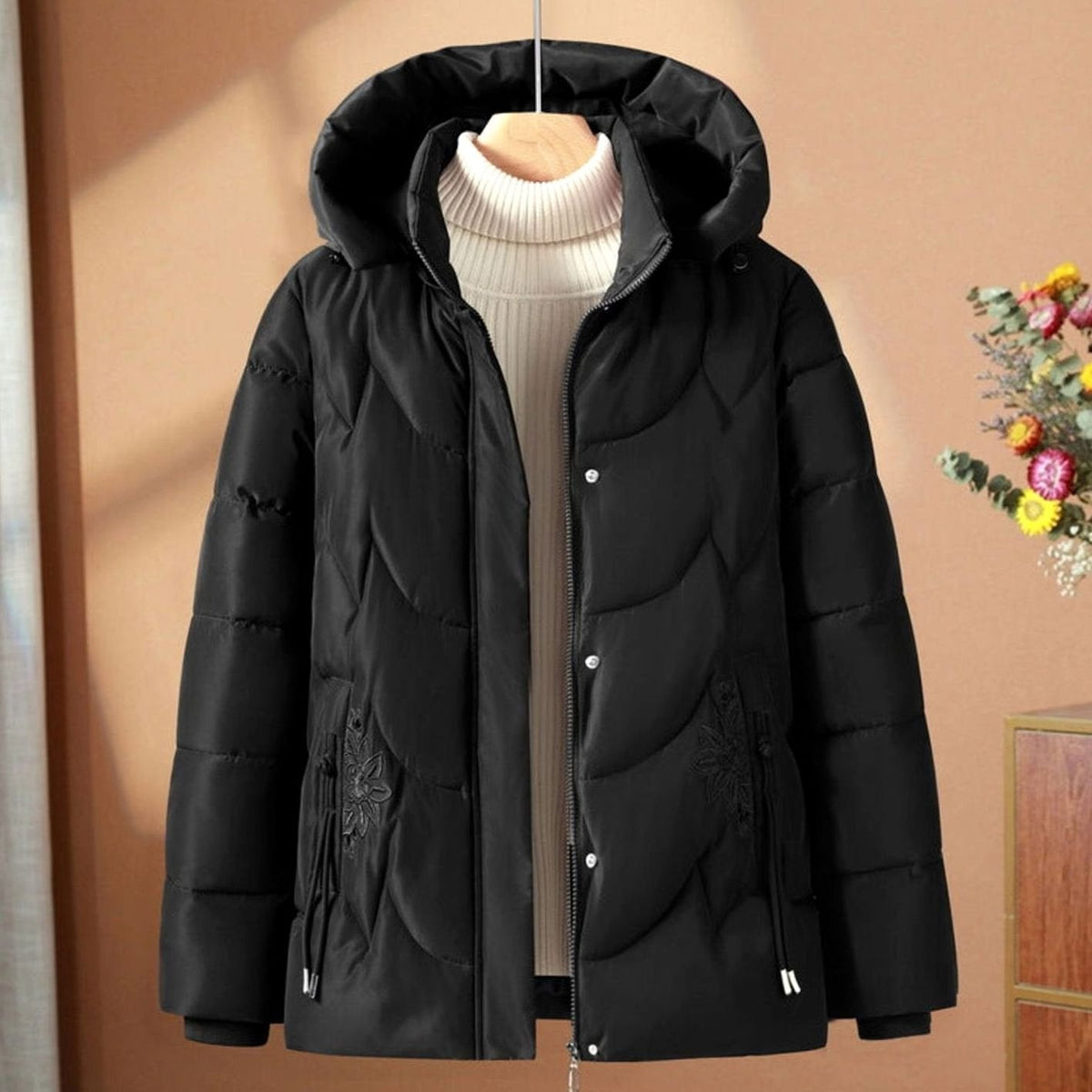 Winterjacke mit Kapuze und Blumenstickerei für Damen in Schwarz - Ansicht 3